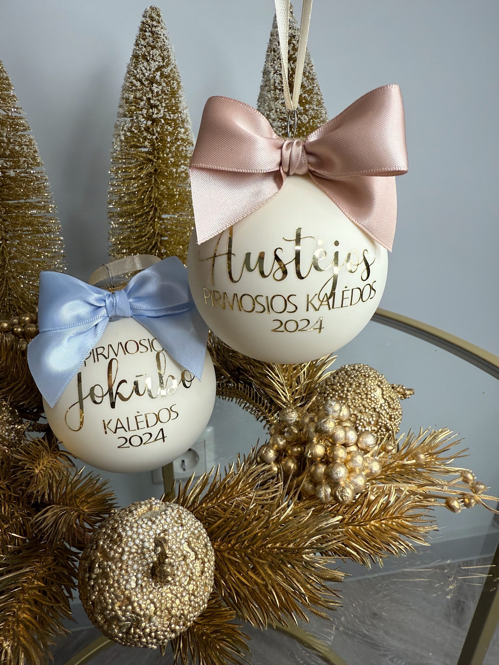 Personalizuotas Kalėdinis žaisliukas “Pirmosios Kalėdos” - Image 3